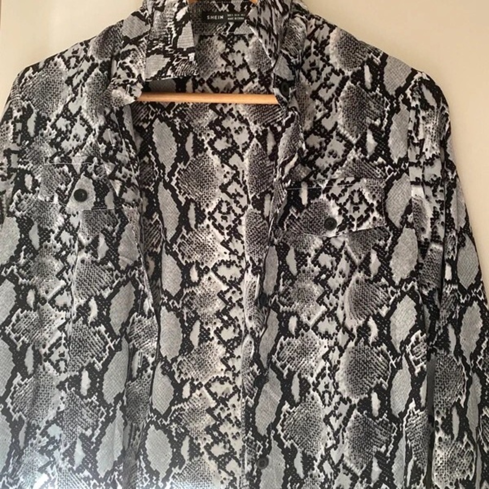 SHEIN Monochrome Snakeskin Blouse